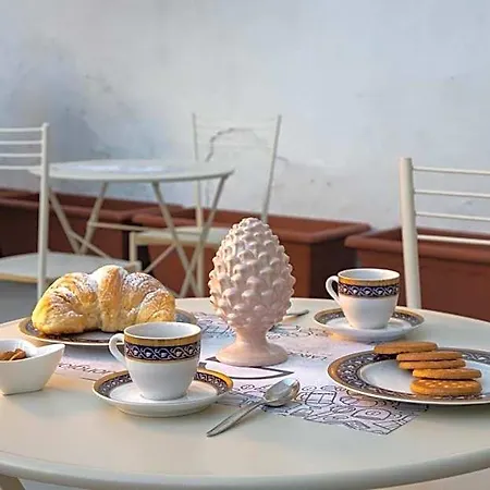 Largo Sicilia أفولا