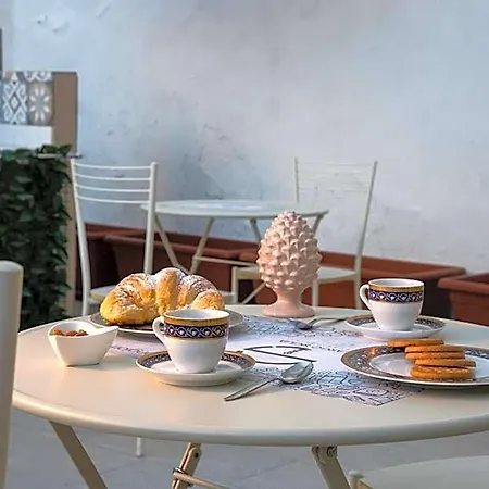 Largo Sicilia فندق مبيت وإفطار أفولا
