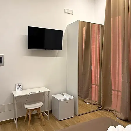 לינה וארוחת בוקר Largo Sicilia 3*